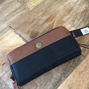 NWT large double zip around leather wallet!